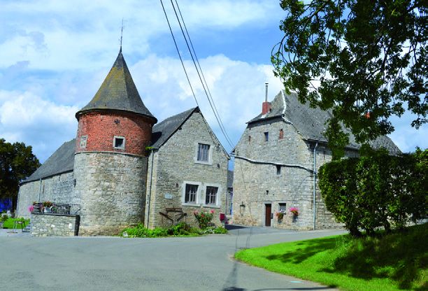 La ferme de la Tour depuis la rue.