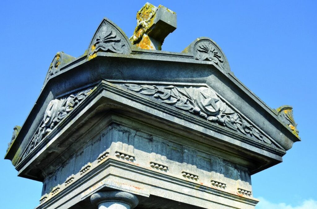 Détail d’un monument funéraire.