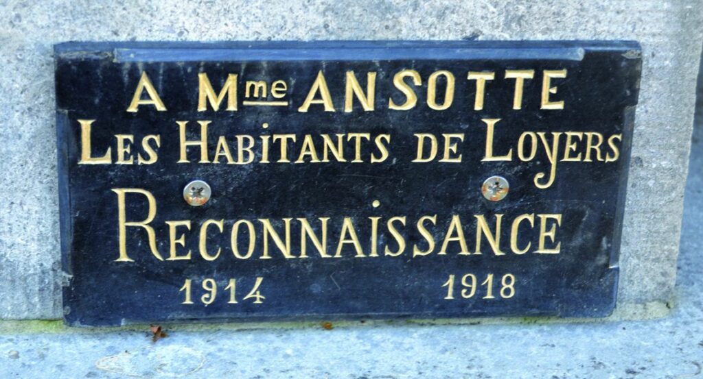 « À Mme Ansotte, les habitants de Loyers, reconnaissance, 1914-1918 ».